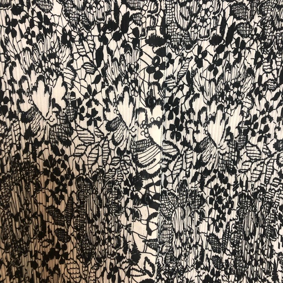 Maggie Barnes button front blouse. Size 2X - Picture 3 of 7